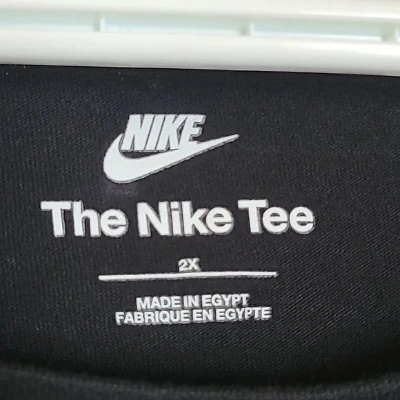 Black plus size Nike tee - Picture 2 of 3
